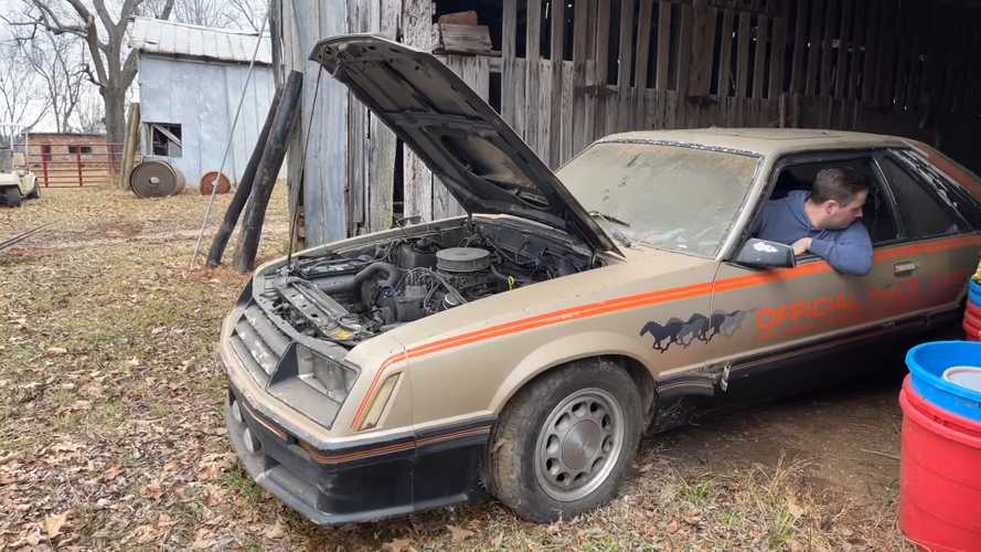 Bu terk edilmiş 1979 Ford Mustang'in kalbinde V8 yatıyor!