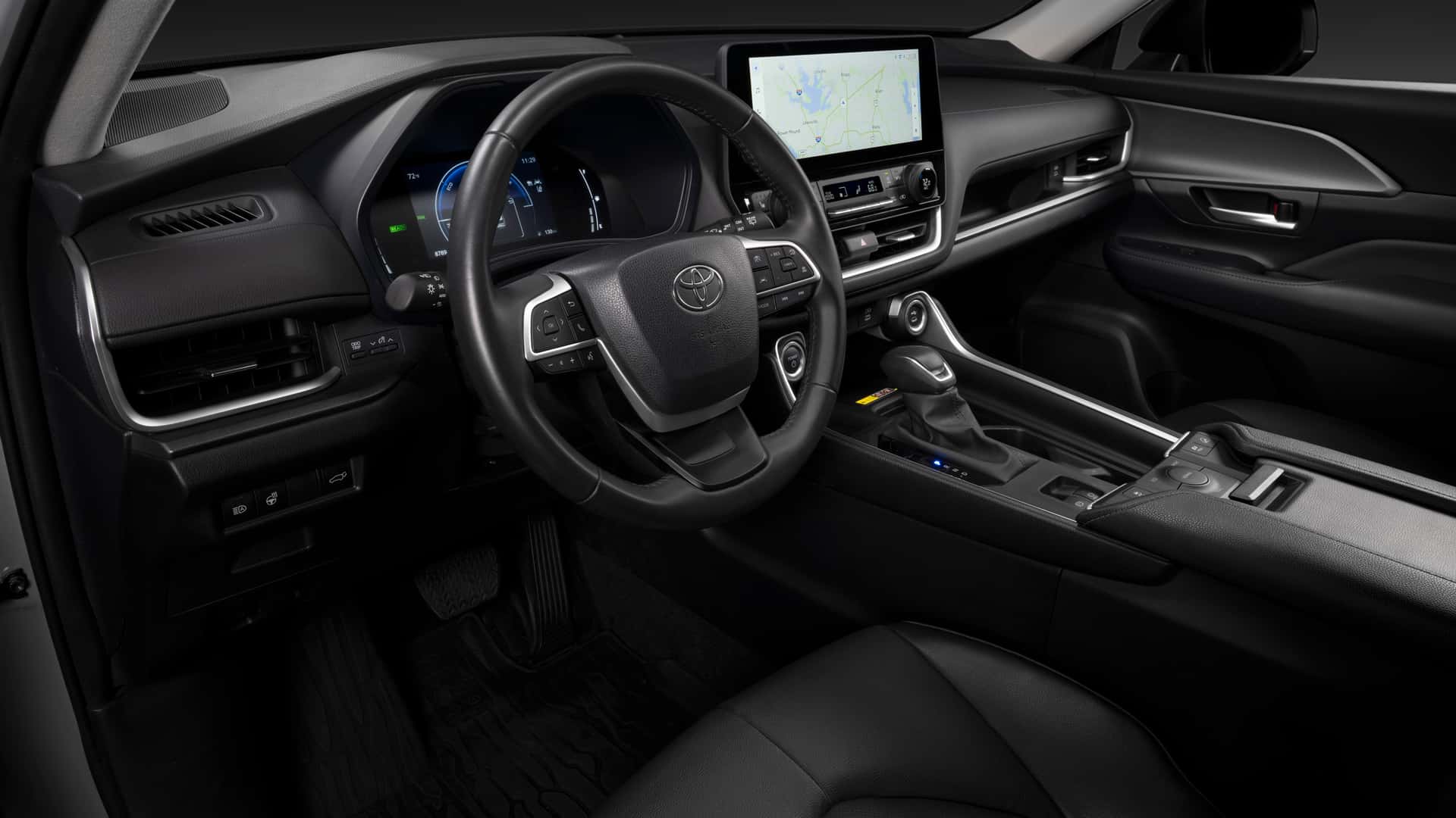 Место водителя Toyota Grand Highlander Woodland
