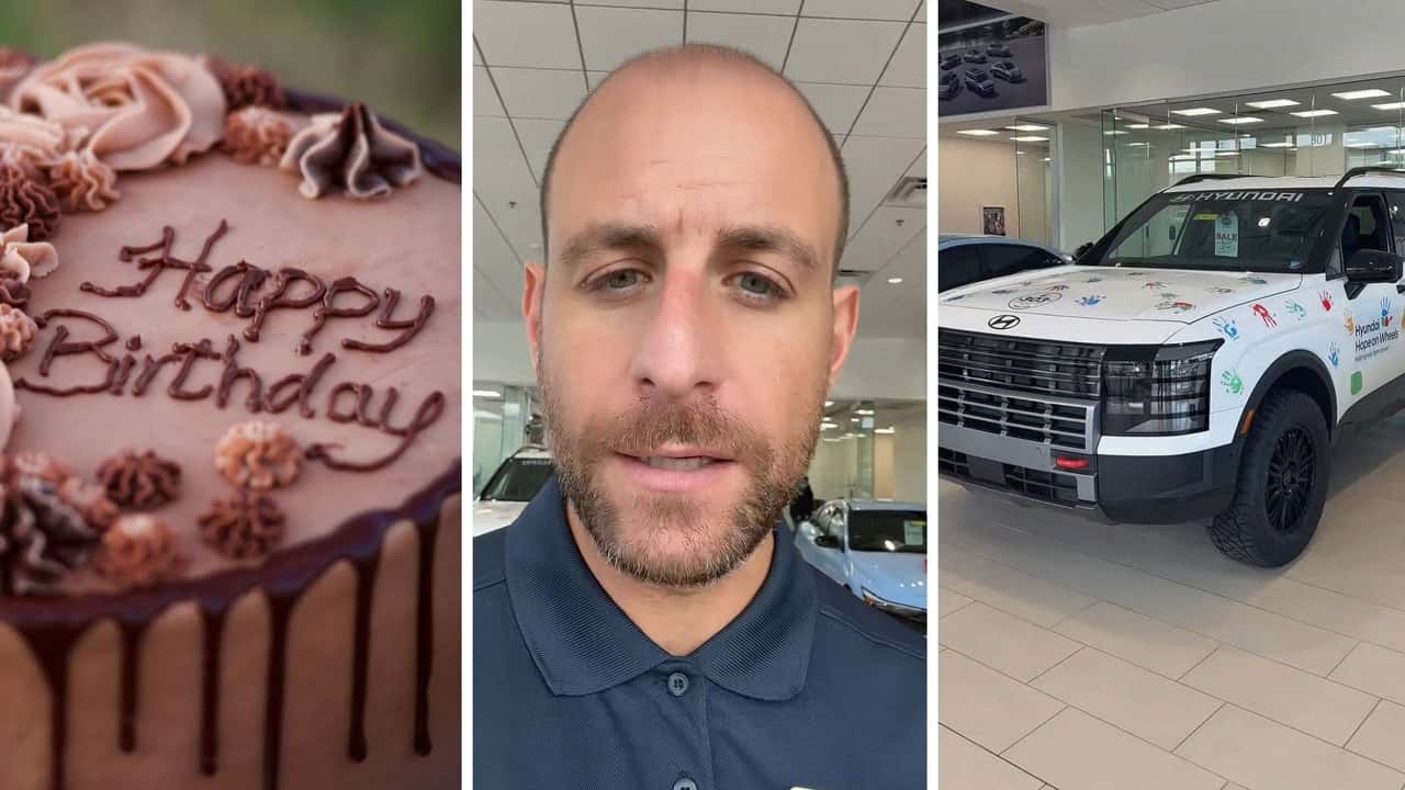 Man shops for Hyundai Palisade