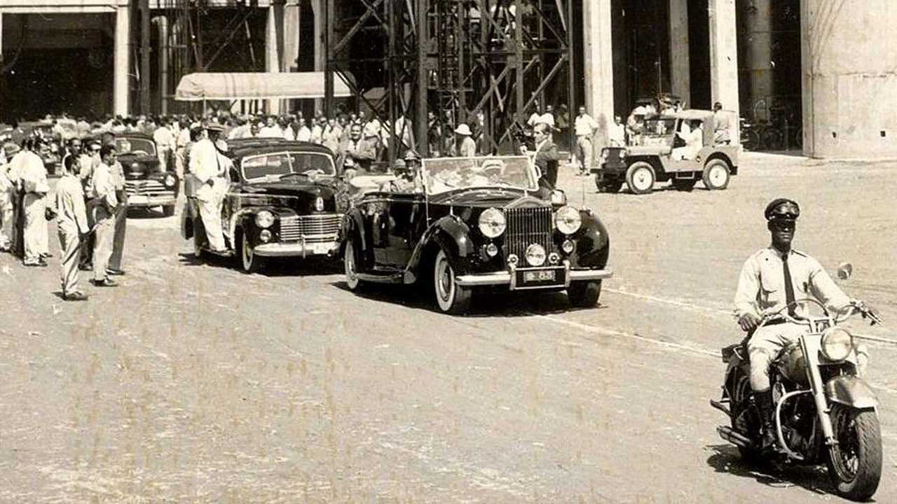 Um dos primeiros compromissos do Rolls-Royce foi em Volta Redonda (1954)