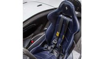 Ferrari Monza SP1 in Bianco Sanae e Azzurro Hyperion