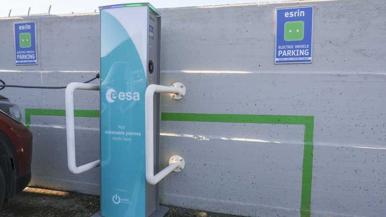 Colonnina Acea nel centro ESA-ESRIN