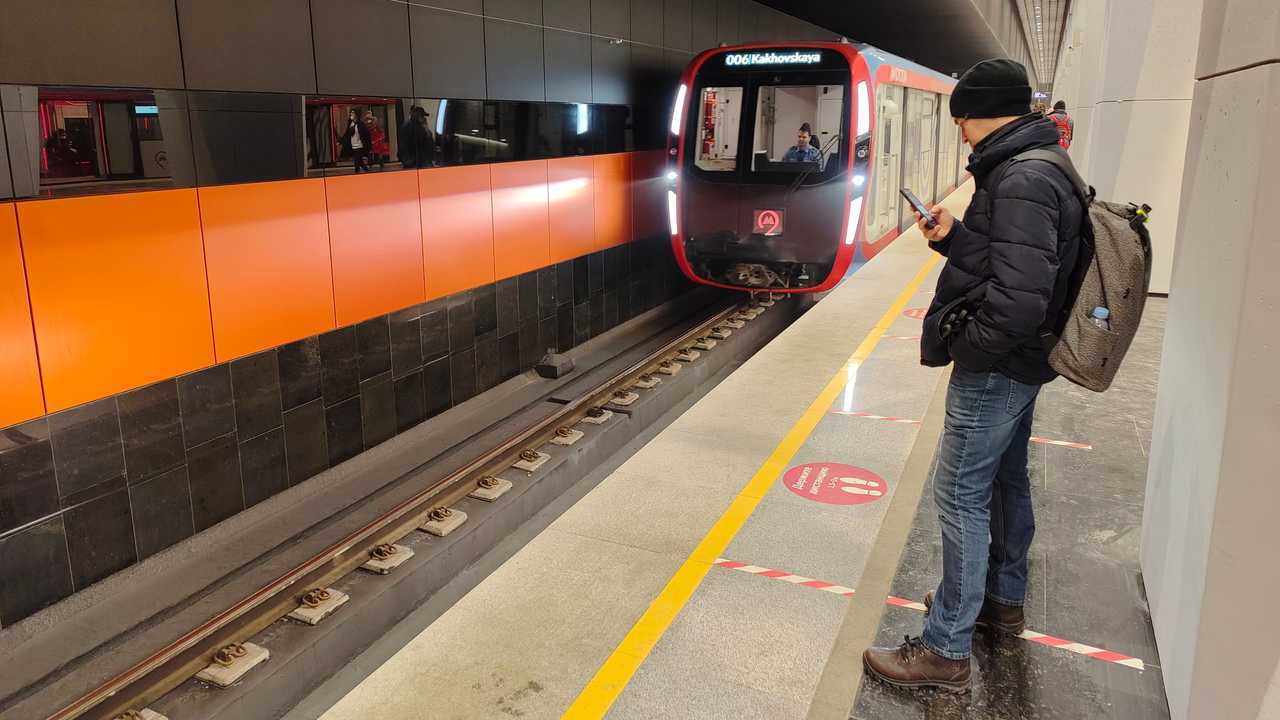 Московский метрополитен, в ожидании поезда
