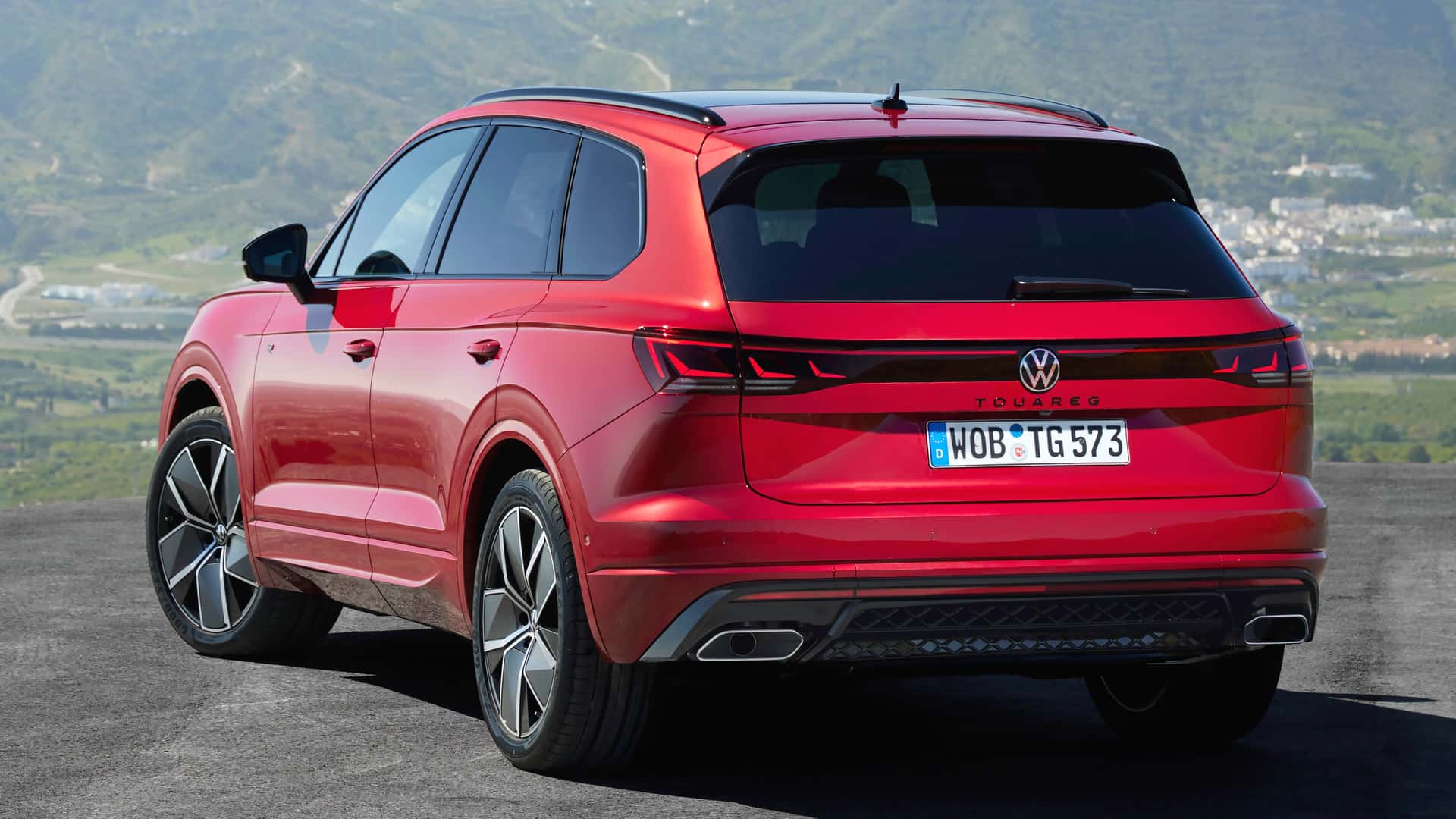 https://cdn.motor1.com/images/mgl/JO96AM/s1/volkswagen-touareg-r-line-2023.jpg