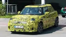 Mini Cooper 5-Türer (2024) als Erlkönig erwischt