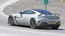 Photos d'espionnage manuelles de l'Aston Martin Vantage V12