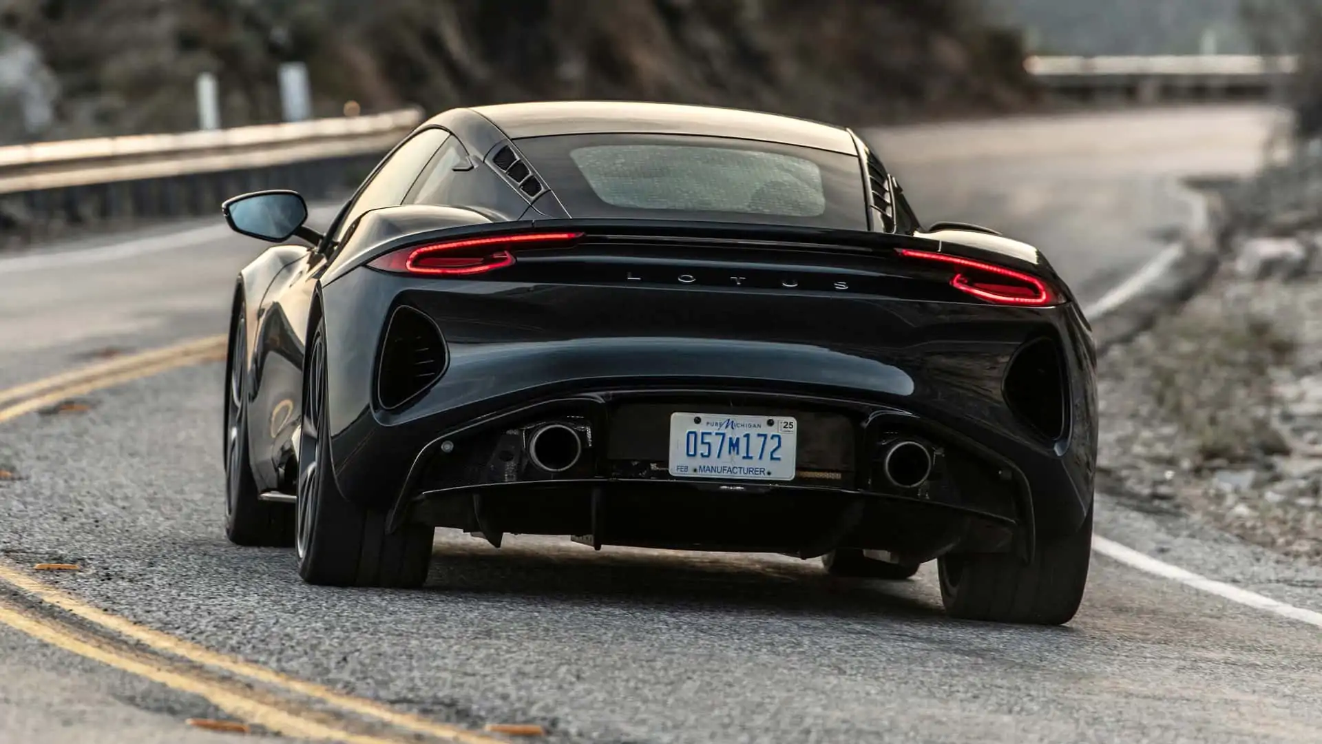 https://cdn.motor1.com/images/mgl/JO9RbM/s1/2024-lotus-emira-exterior.webp