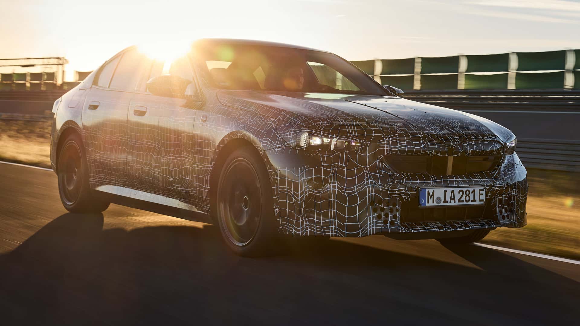 https://cdn.motor1.com/images/mgl/JO9XbA/s1/2024-bmw-i5-m60.jpg