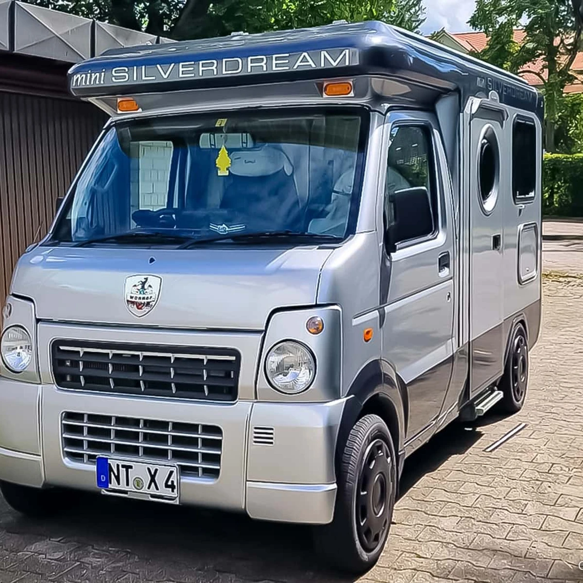 Mini Silverdream: Micro camper with pop-top roof for two