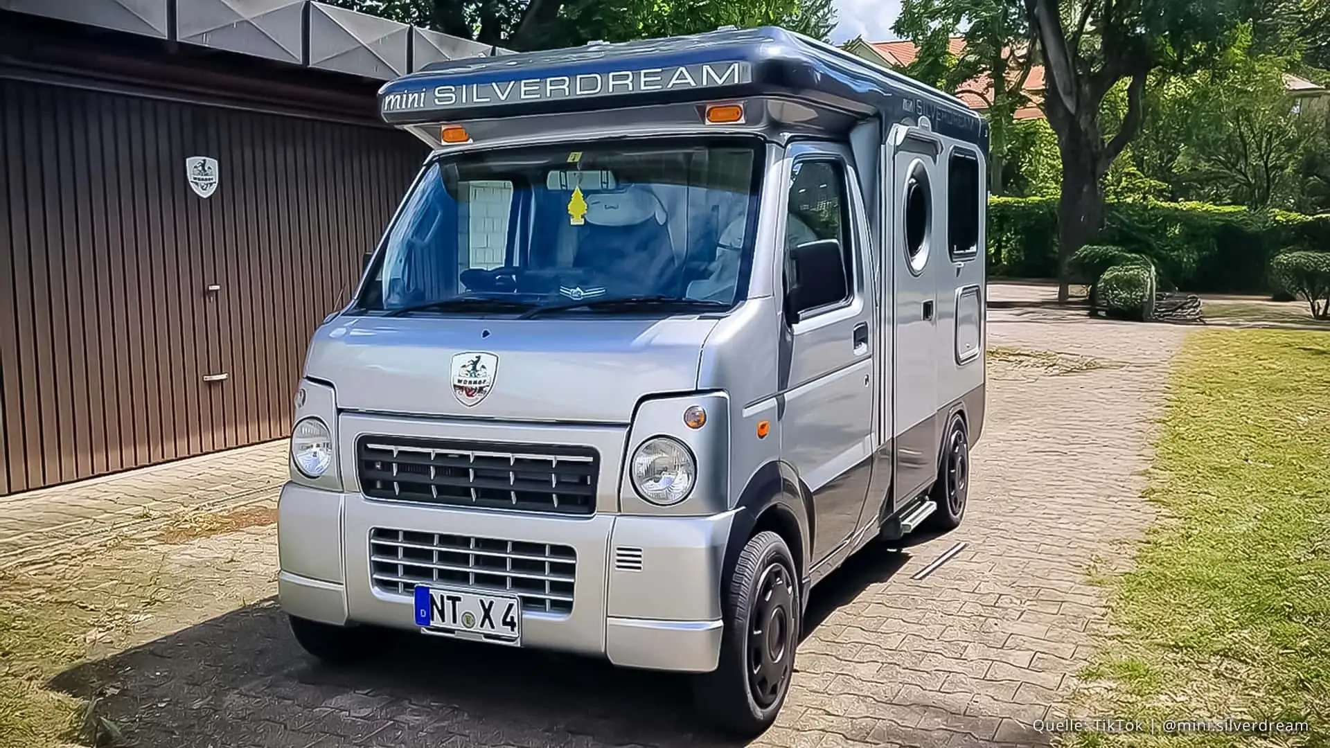 Mini Silverdream: Micro camper with pop-top roof for two