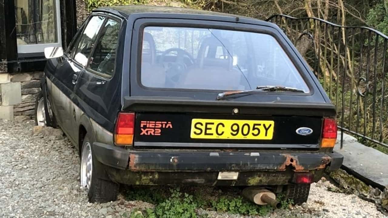 Ford Fiesta XR2 falso abandonado