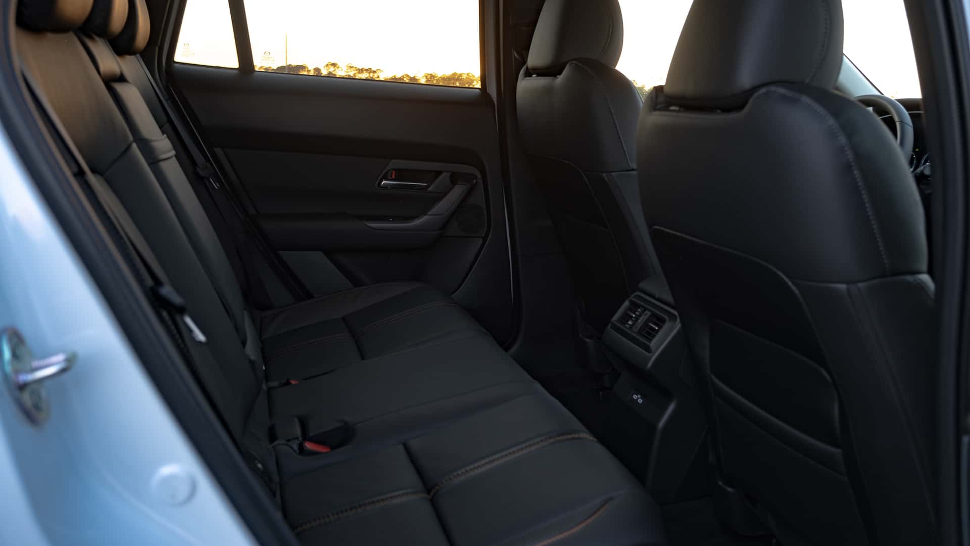 https://cdn.motor1.com/images/mgl/JOAQ4n/s1/2025-mazda-cx-50-hybrid-first-drive-review.jpg