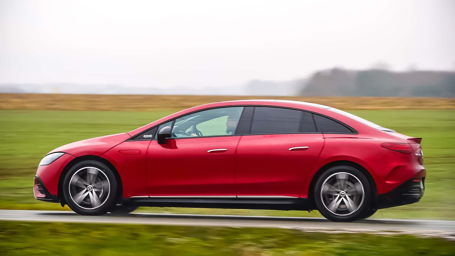 مرسيدس تشرح سبب مظهر سياراتها الكهربائية الحالي