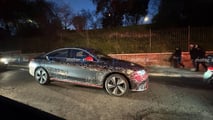 Neuer Mercedes CLA zeigt sich im Stadtverkehr von Rom