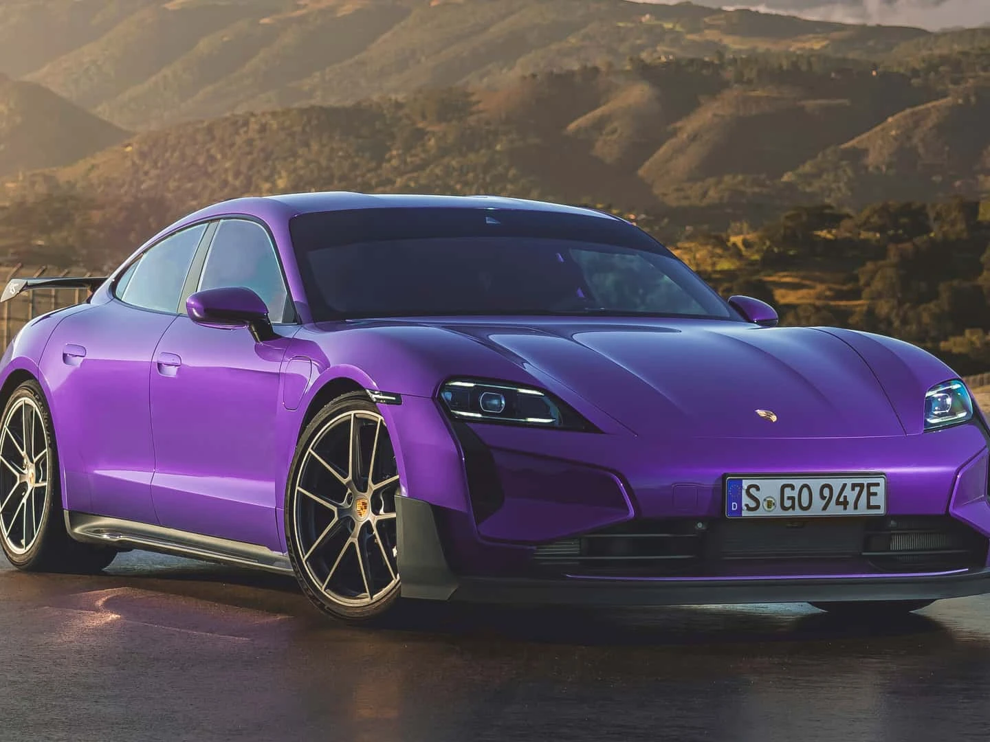 2025-porsche-taycan-turbo-gt.webp