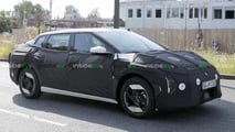 Kia EV4 als Erlkönig: Front und Seite