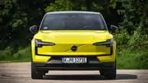 Volvo EX30 Single Extended Range Ultra (2024) in Moss Yellow im Test