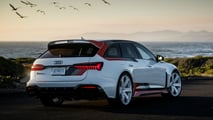 Audi RS 6 Avant GT in den Farben Nardograu und Arkonaweiß zusammen mit dem Audi 90 quattro IMSA GTO  