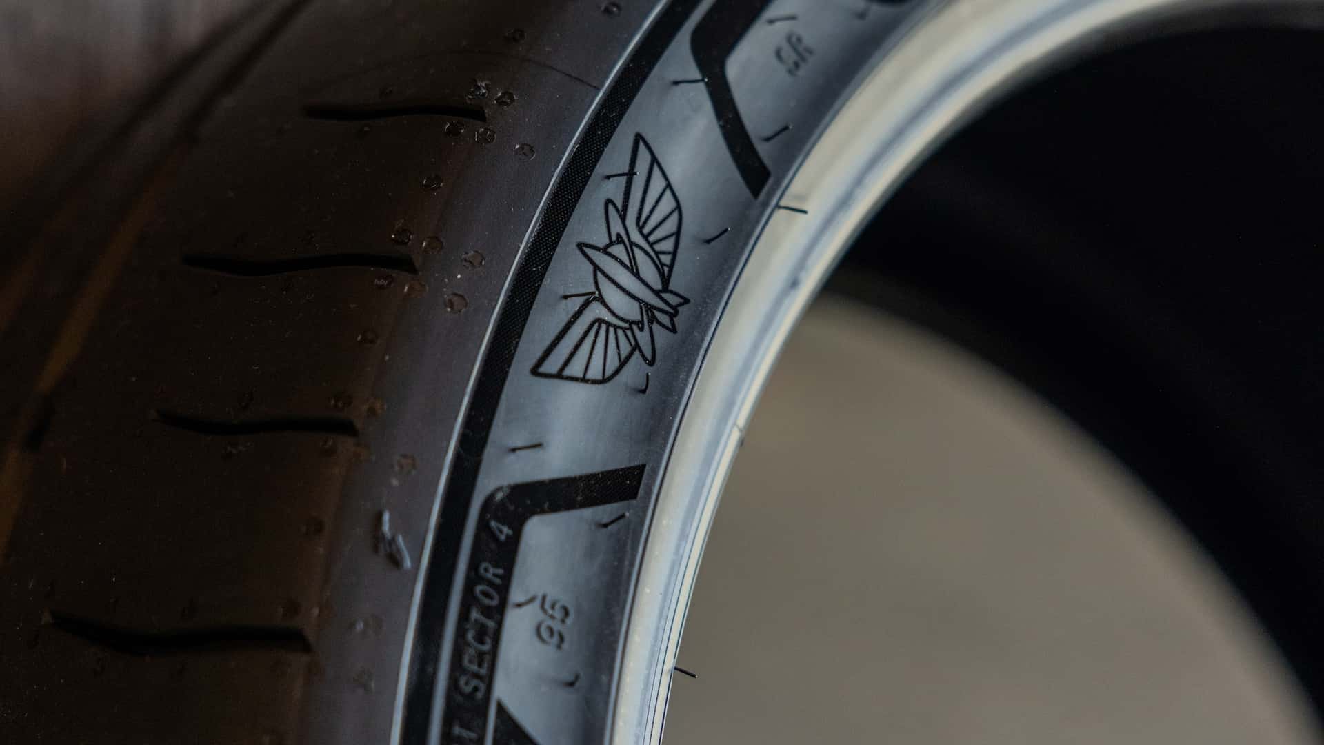 https://cdn.motor1.com/images/mgl/JONEVX/s1/porsche-and-pixar-toy-story-collaboration.jpg