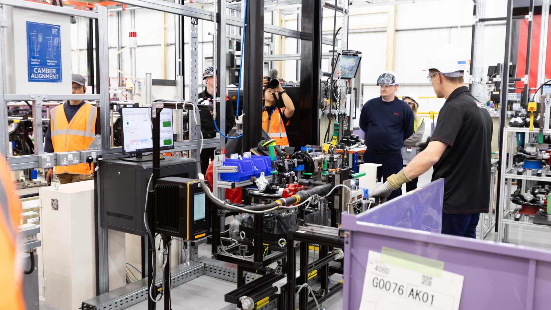 https://cdn.motor1.com/images/mgl/JONLQn/s1/toyota-uk-production.jpg
