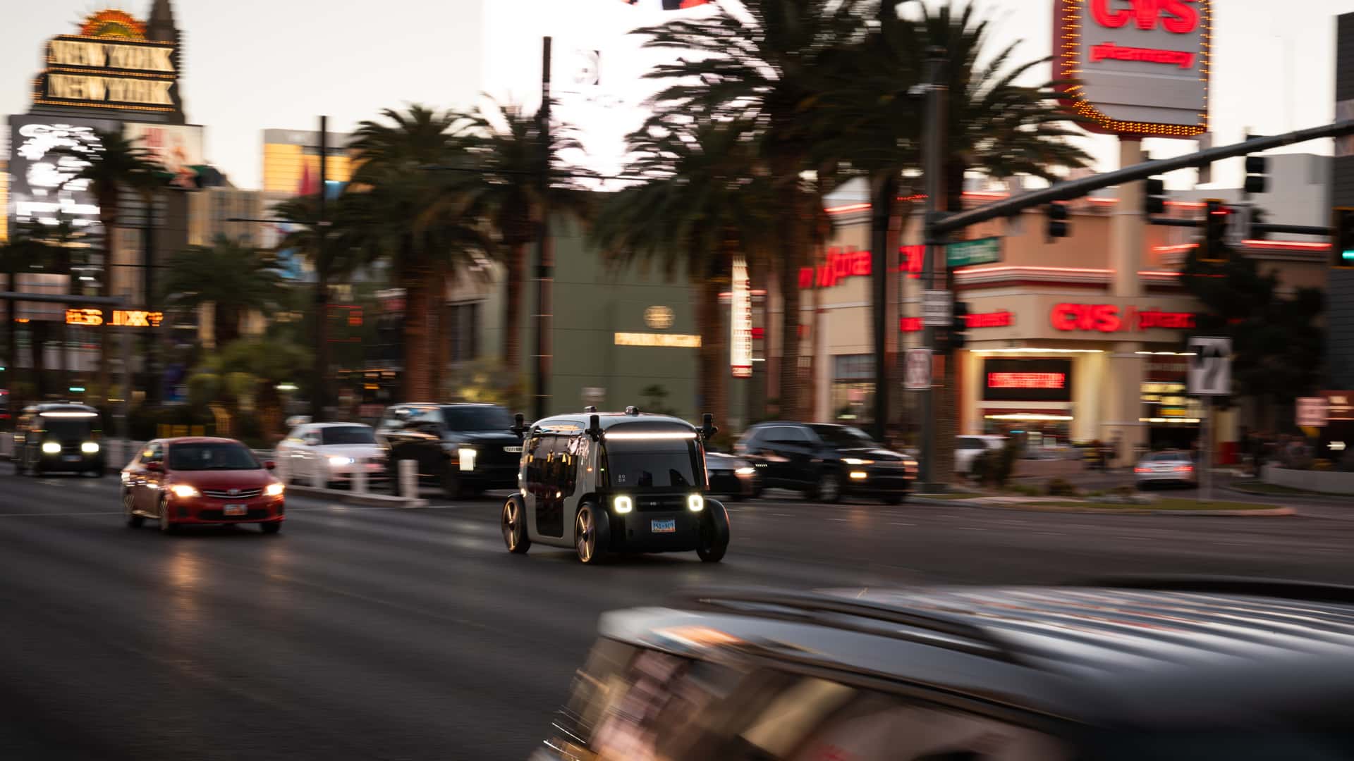 Zoox inicia el cobro por sus viajes en robotaxi sin conductor en Las Vegas