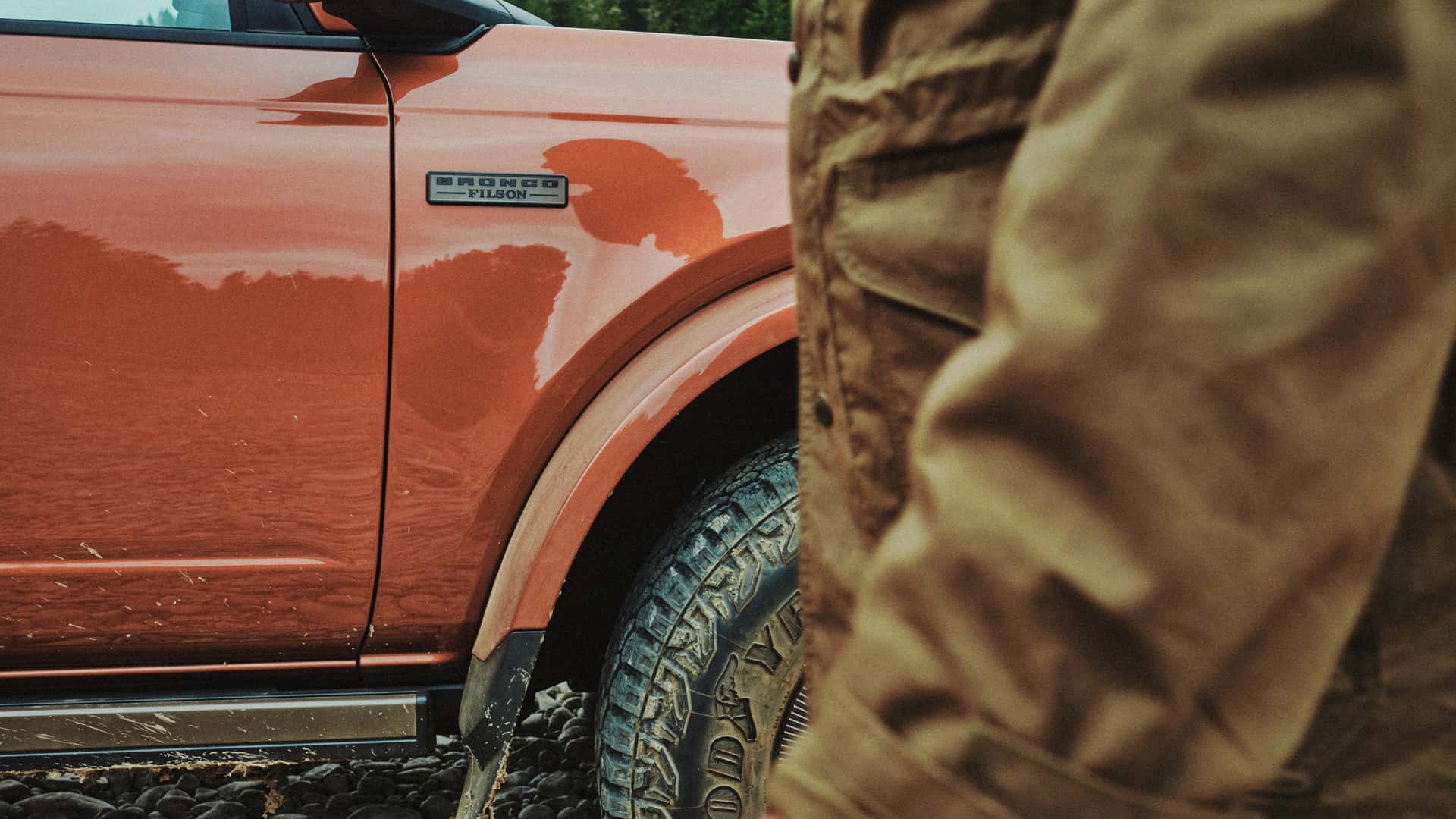 https://cdn.motor1.com/images/mgl/JONz3X/s1/2027-ford-bronco-filson-first-edition.jpg