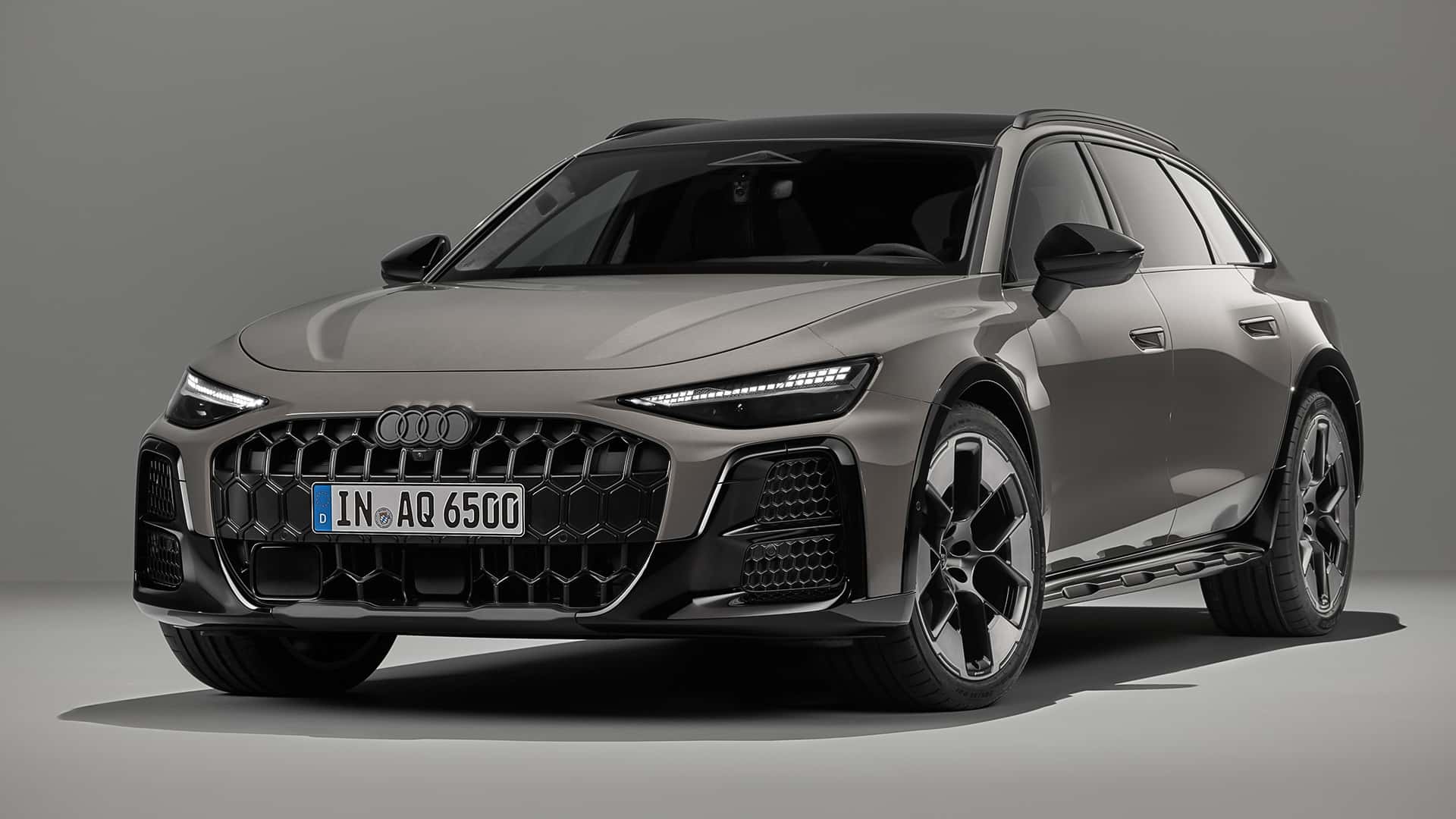 https://cdn.motor1.com/images/mgl/JONzp4/s1/audi-a6-allroad-2026.jpg