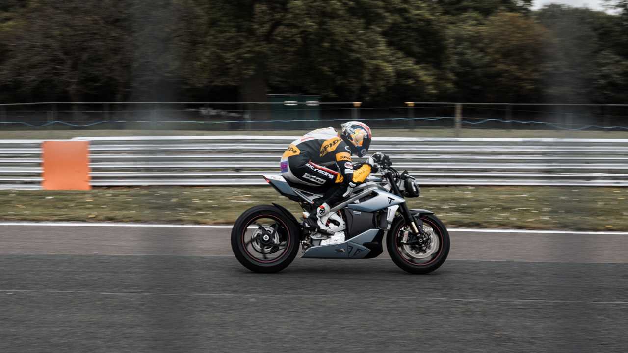 Triumph TE-1 - Prueba de pista 1