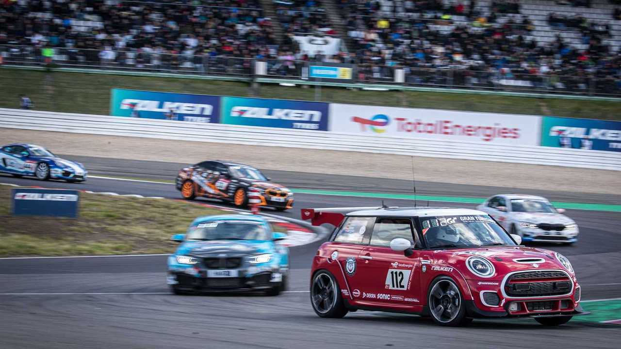 Il viaggio verso la 24 ore del Nurburgring con una MINI JCW
