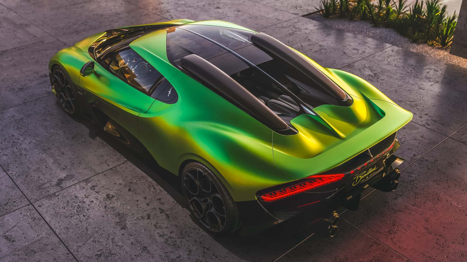 https://cdn.motor1.com/images/mgl/JOV4bg/s1/bugatti-brouillard.jpg