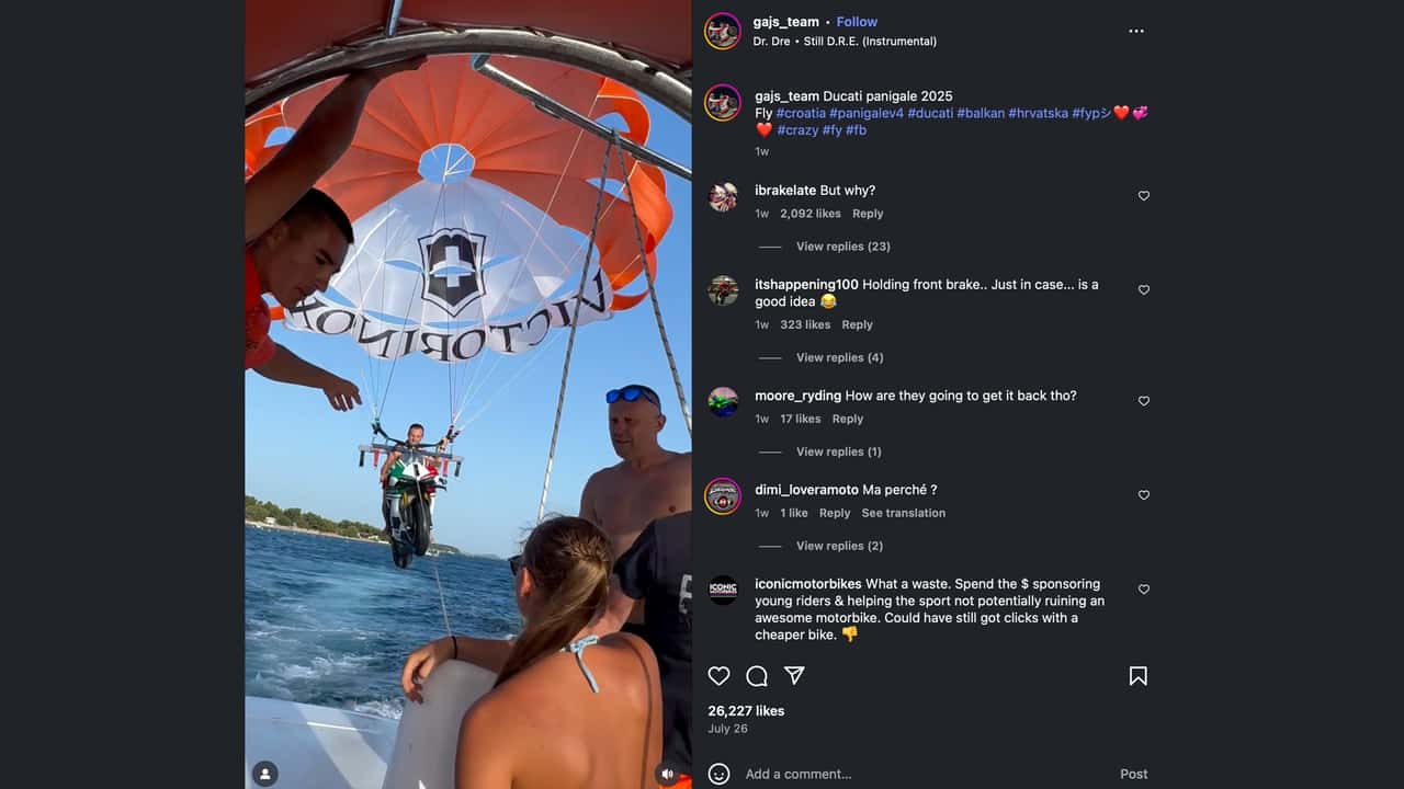 Ducati V4 S Tricolore Parasailing
