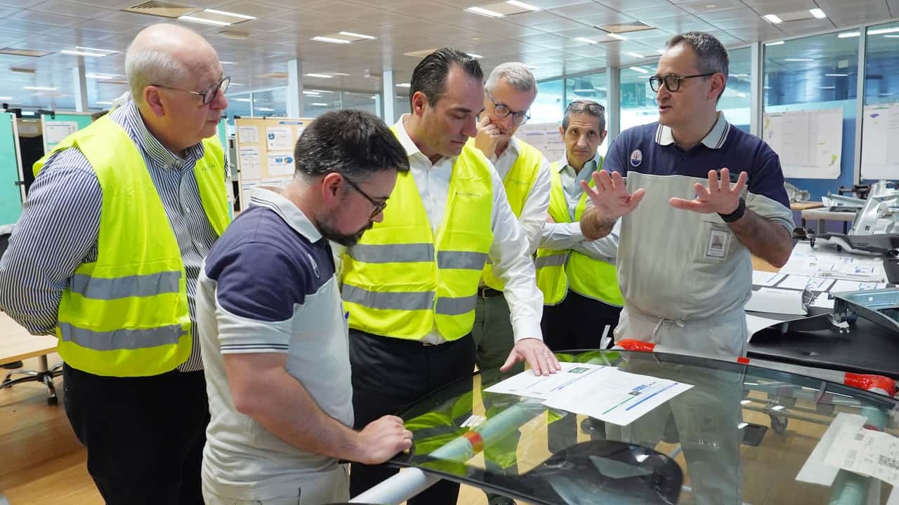 Antonio Filosa in visita allo stabilimento di Mirafiori