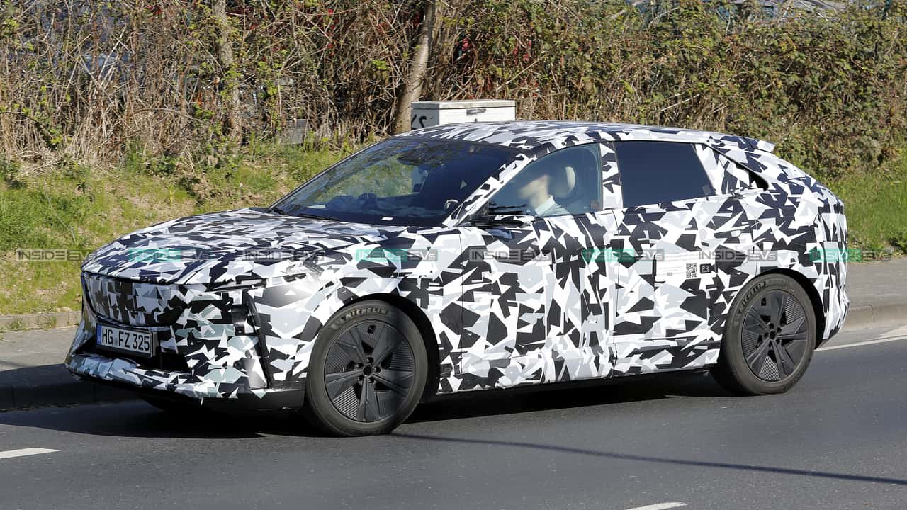 Mazda CX-6e (2026) als Erlkönig