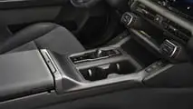 Toyota RAV4 2025, gli interni
