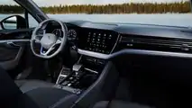 VW Touareg (2023) zeigt sich mit Facelift auf Teaserbildern