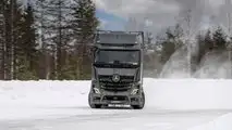 FOTO - Mercedes eActros: test al Circolo Polare