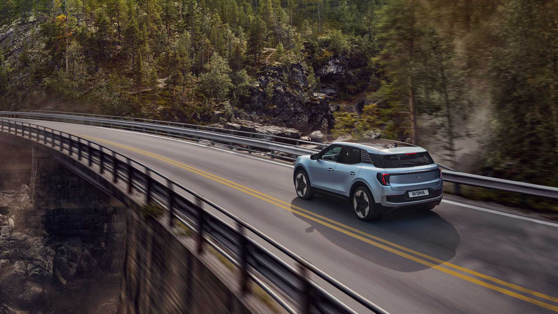 https://cdn.motor1.com/images/mgl/JOXnJQ/s1/ford-explorer-elettrica-2023.jpg