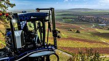 foto New Holland: trattori scavallanti TE6 per vigneto