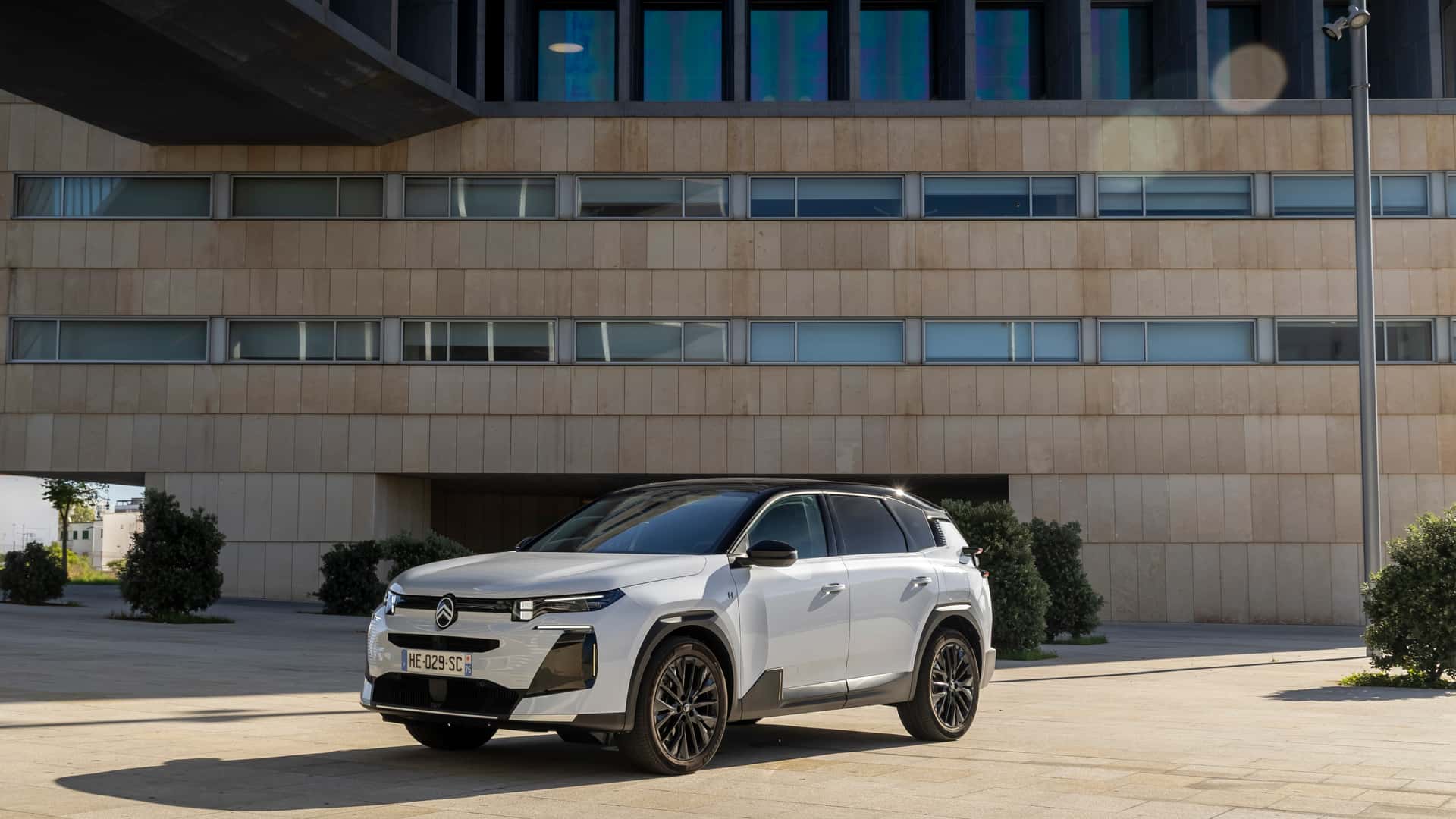 citroen-c5-aircross-ibrida-plug-in-2025-la-prova-su-strada.jpg