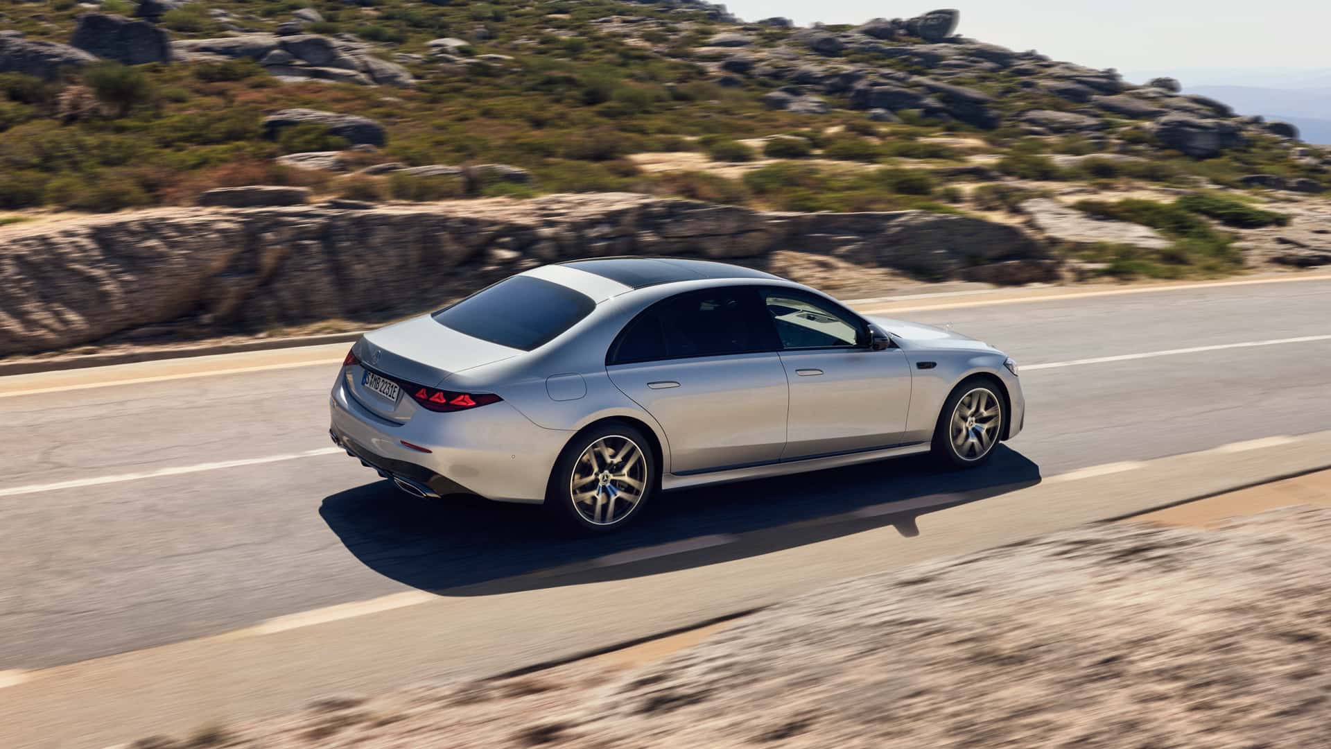 https://cdn.motor1.com/images/mgl/JOZeWX/s1/2027-mercedes-benz-s-class.jpg