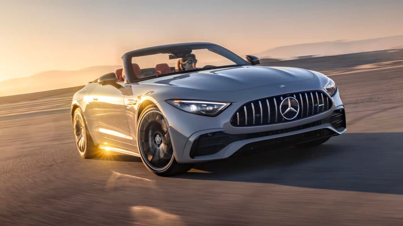 2023 مرسيدس AMG SL43 الربع الأمامي