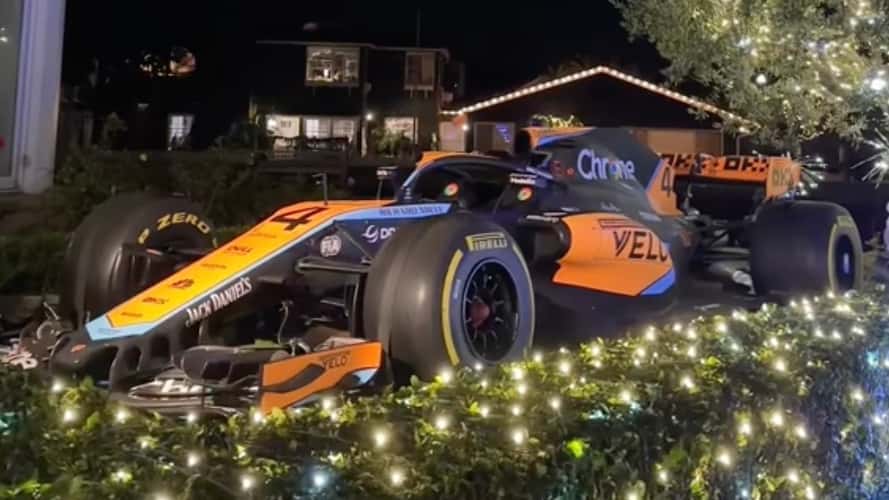 Une F1 de McLaren en guise de décoration de Noël !