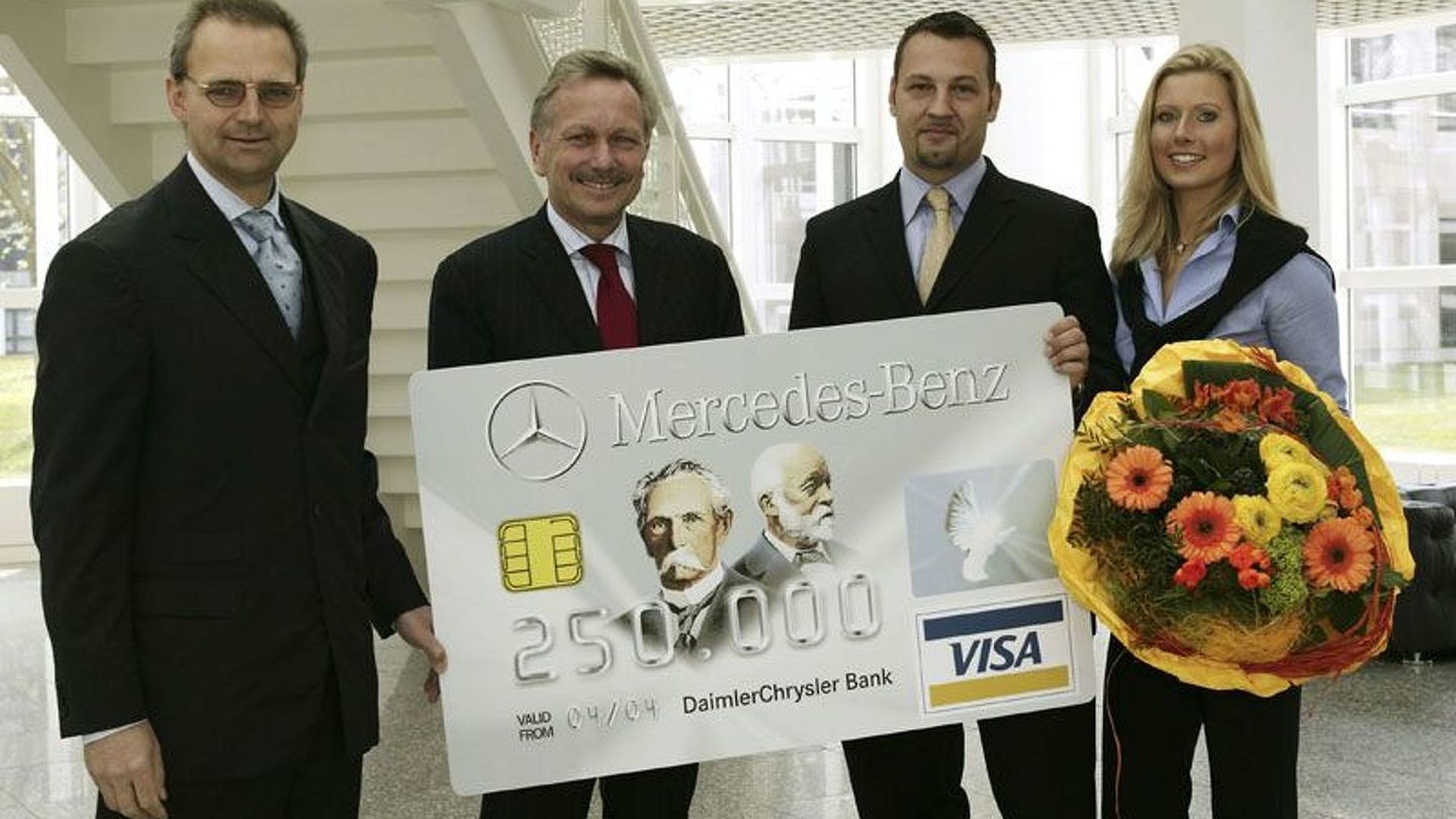 Mercedes Benz Welcomes Mercedescard Holder Number 250 000 Motor1 Com Photos