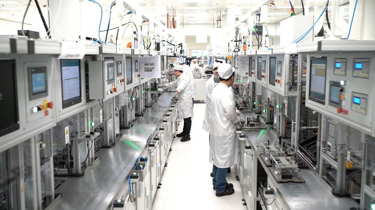 Vitesco Technologies already operates a modern, highly automated plant at the site, where an innovative, fully integrated electric axle drive system has been produced since 2019.