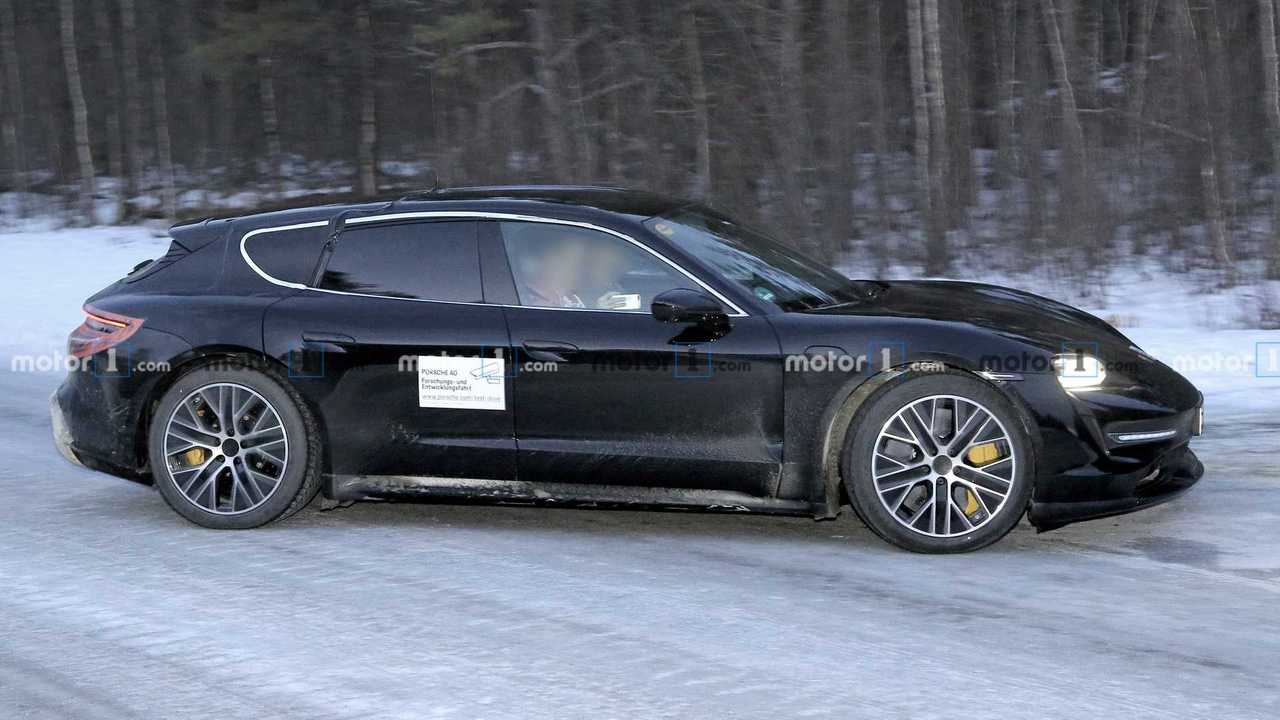 Porsche Taycan Cross Turismo Spy Photo