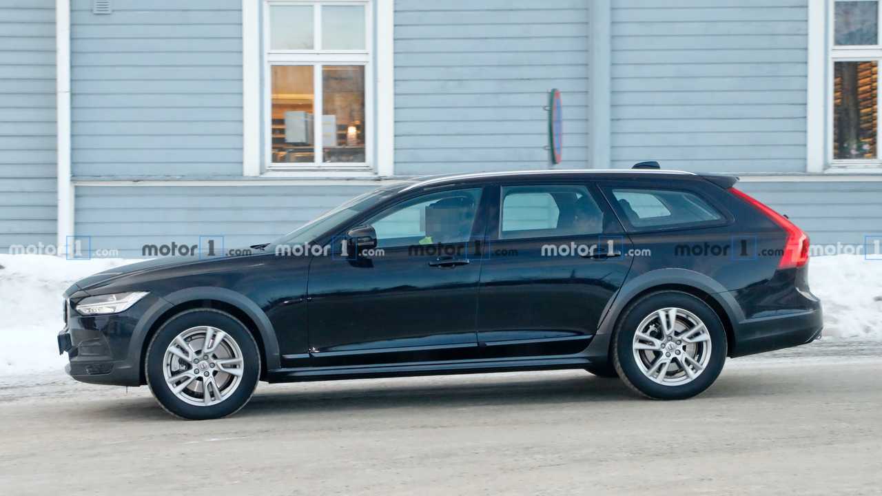 Volvo V90 Cross Country facelift fotos espía