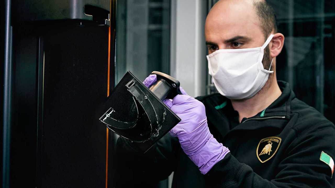 Fabrication de masques par Lamborghini
