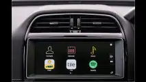 Tankrechnung im Auto bezahlen