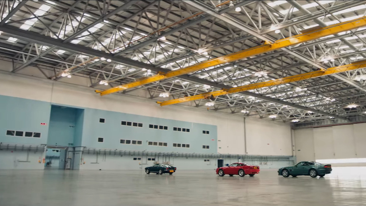 VIDÉO Les plus belles Aston Martin pour la nouvelle usine