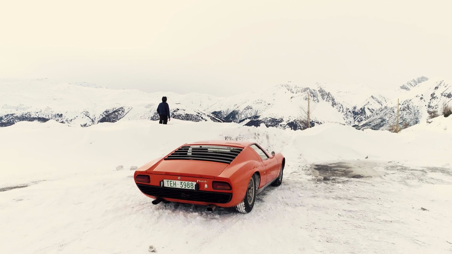 Lamborghini Miura en la nieve